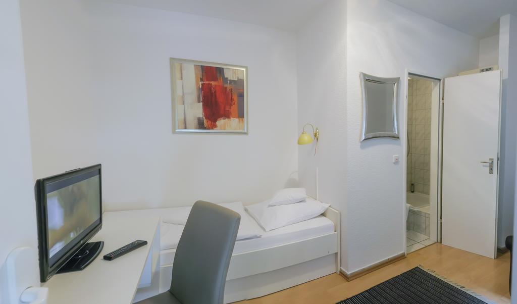 Pension Donau Hannover Bagian luar foto