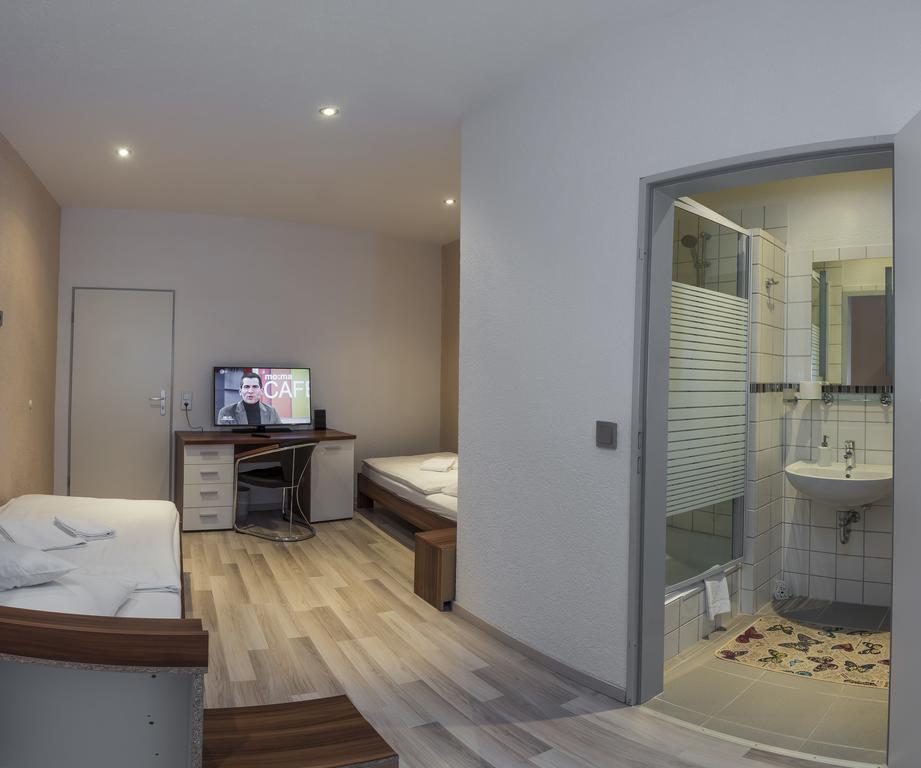 Pension Donau Hannover Bagian luar foto